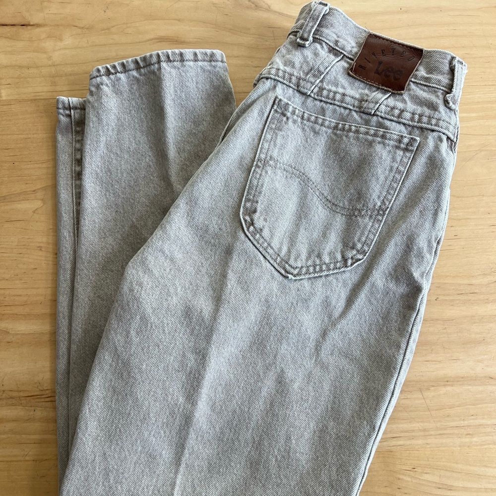 VTG Lee’s Riveted Tan Tapered Jeans measure 28x27